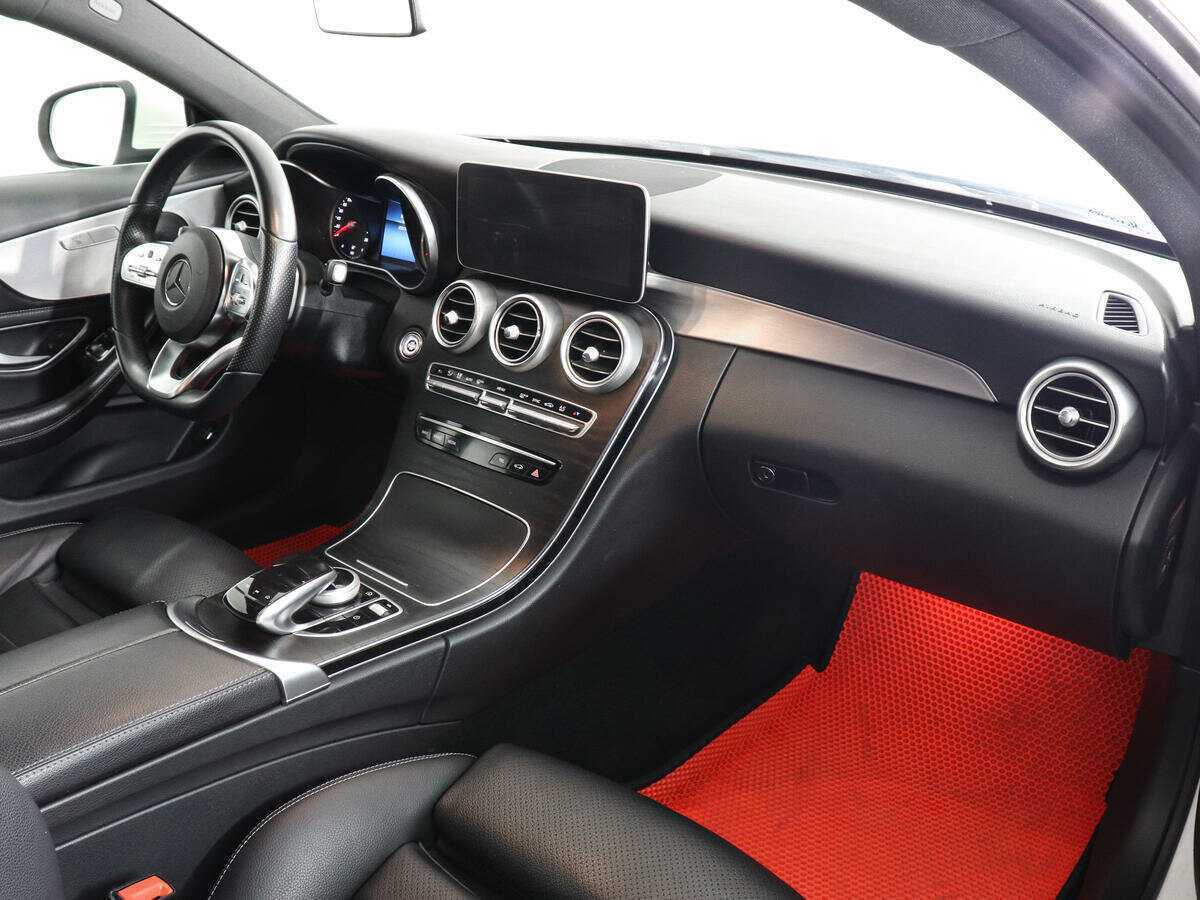 Б/У Мерседес-Бенц Ц-Класс 2018 года. Фото: #9