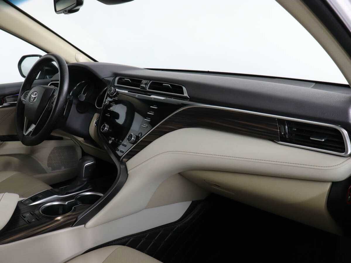 Б/У Тойота Камри 2019 года. Фото: #9