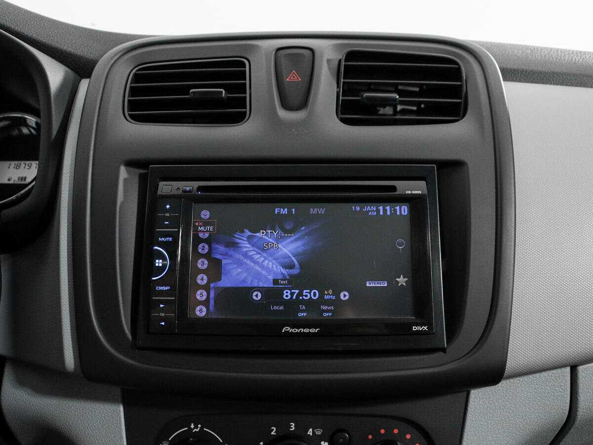 Б/У Рено Логан 2014 года. Фото: #15