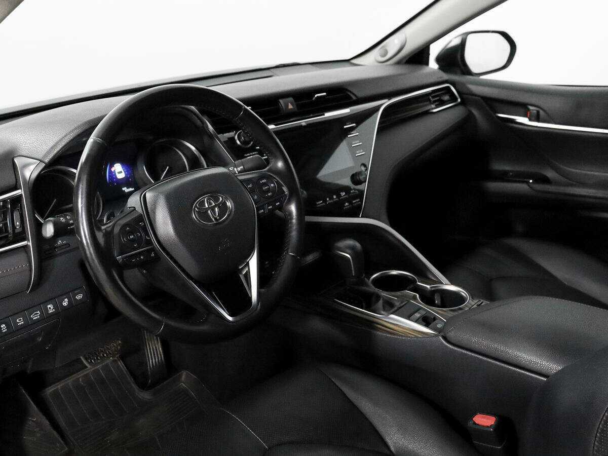 Б/У Тойота Камри 2019 года. Фото: #8