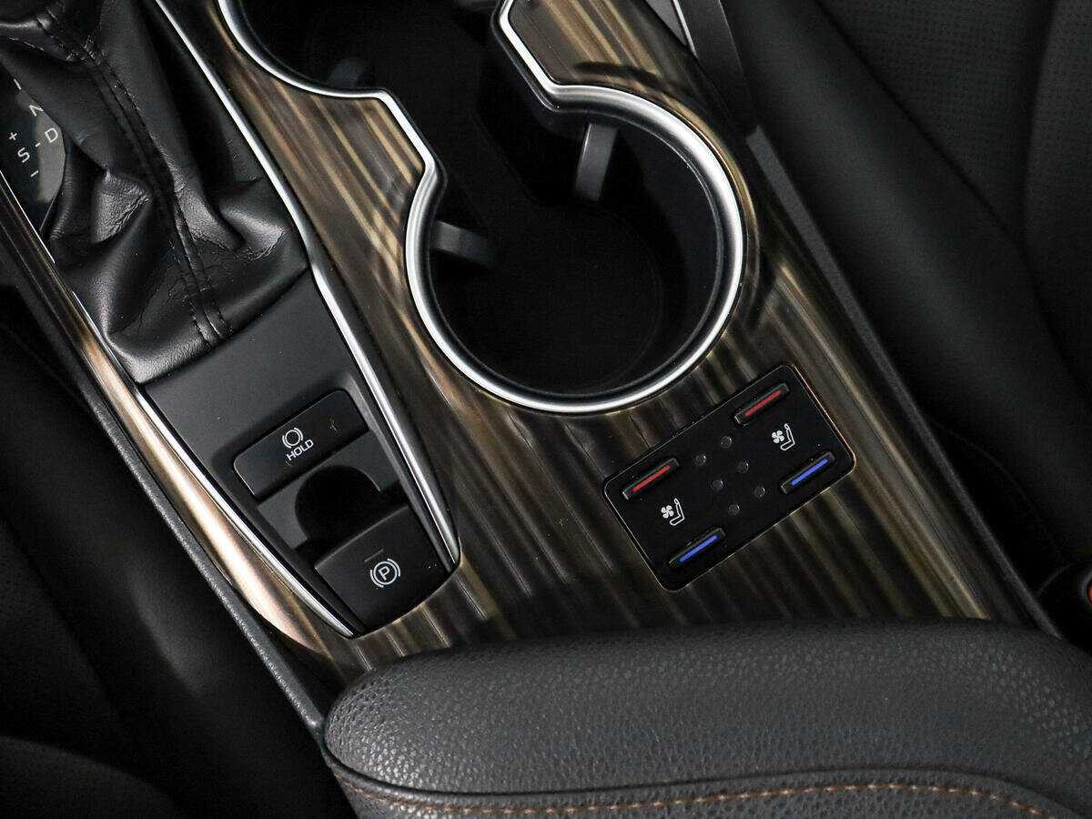 Б/У Тойота Камри 2019 года. Фото: #11