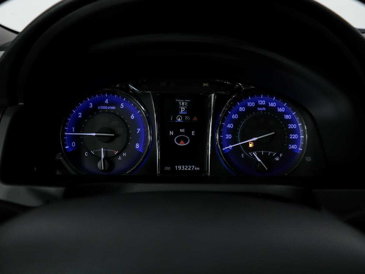 Б/У Тойота Камри 2016 года. Фото: #14