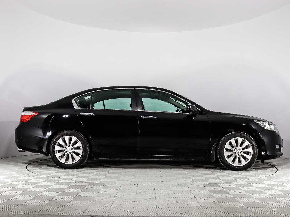 Б/У Хонда Аккорд 2013 года. Фото: #3