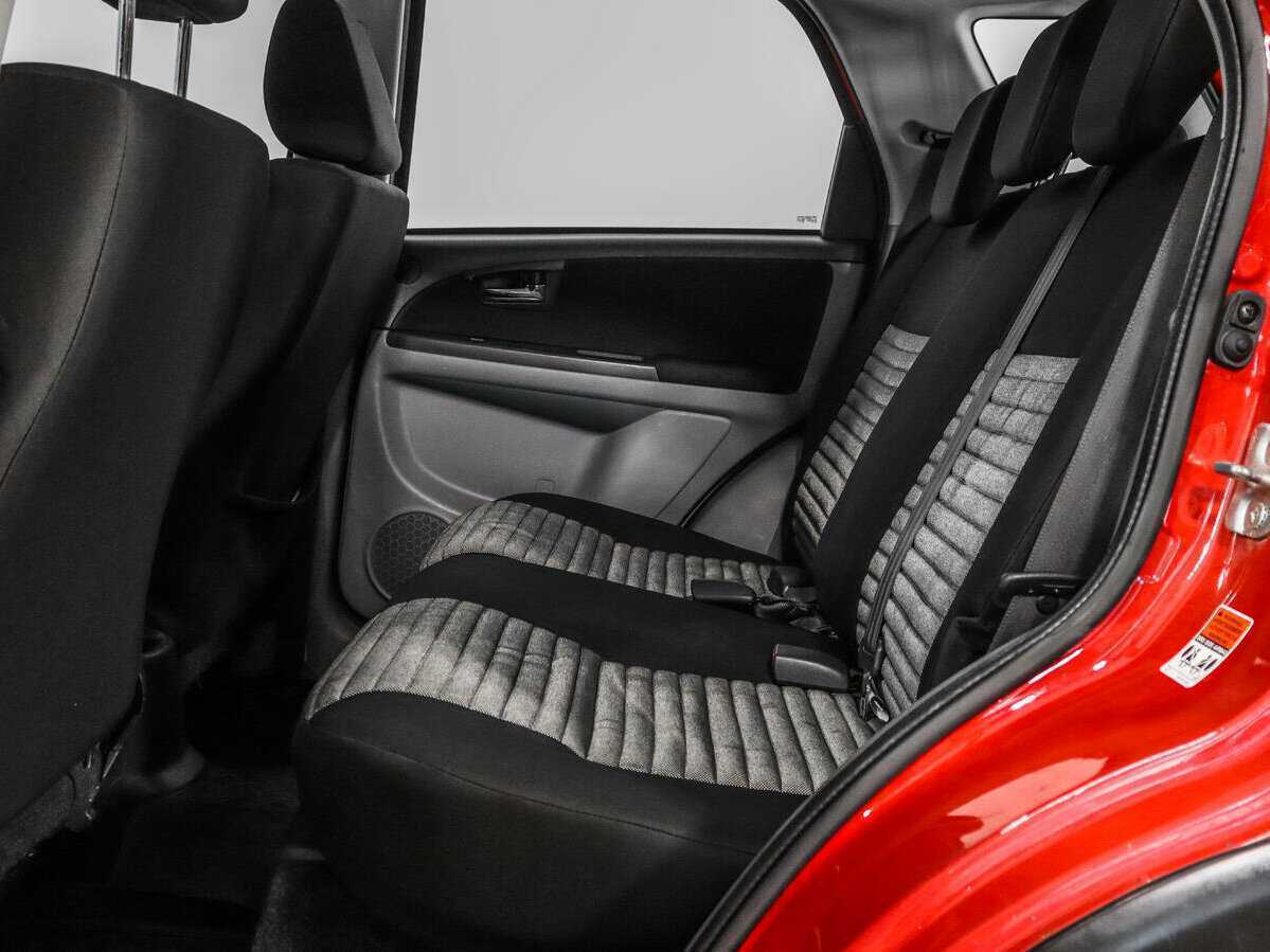 Б/У Сузуки С-Икс4 2010 года. Фото: #9