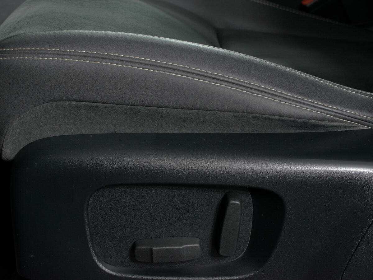 Б/У Лэнд Ровер Рэнж Ровер Велар 2017 года. Фото: #12