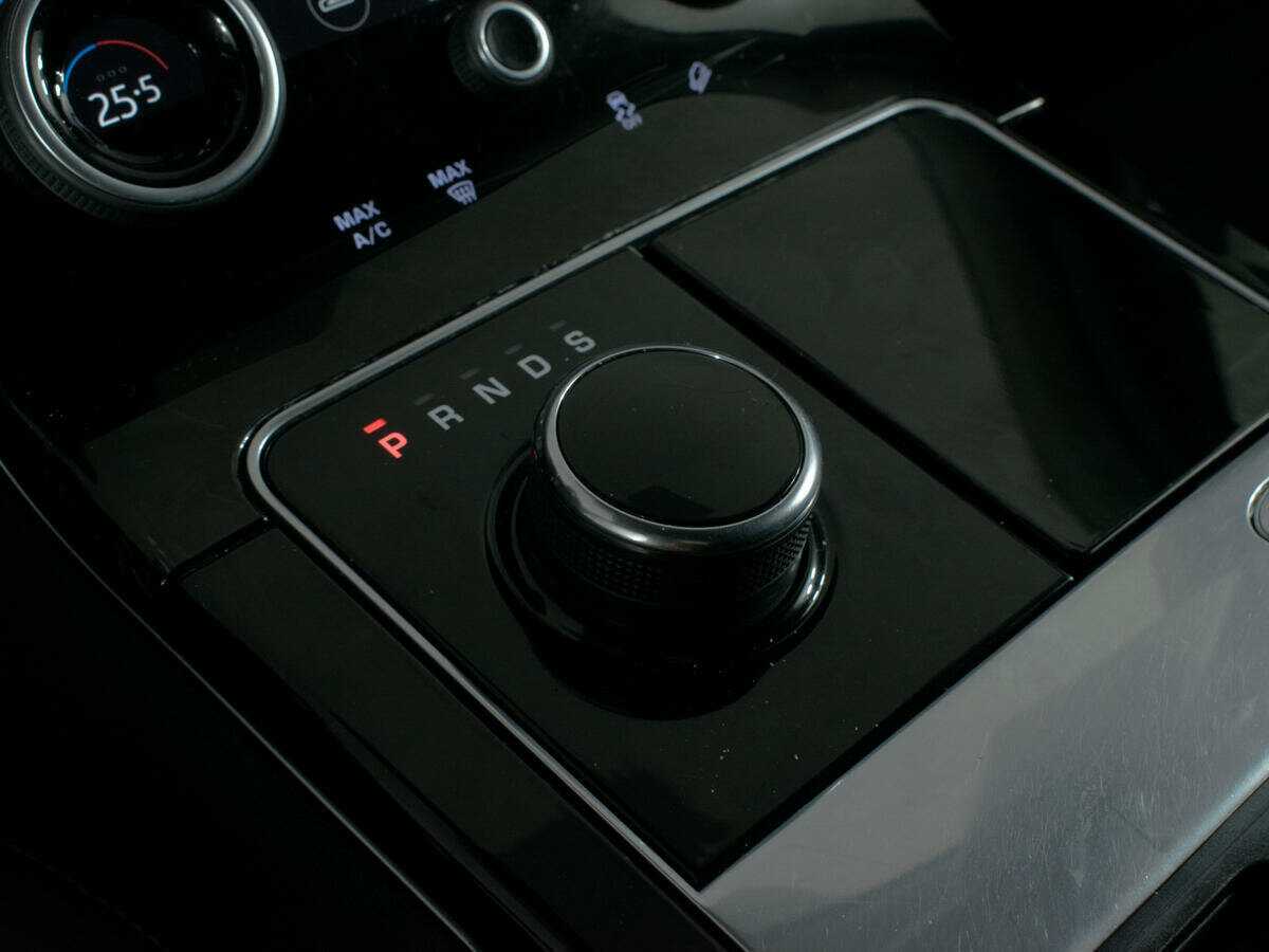 Б/У Лэнд Ровер Рэнж Ровер Велар 2017 года. Фото: #17