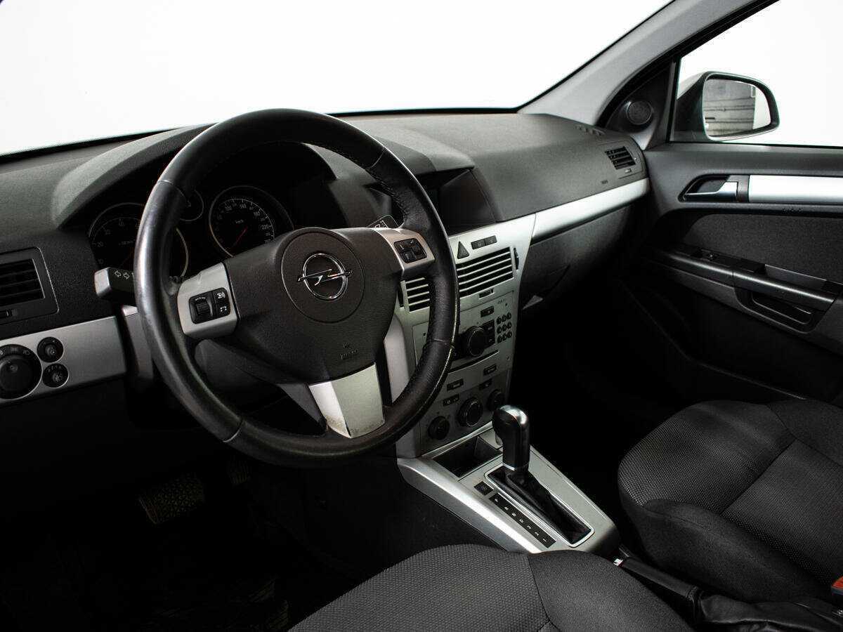 Б/У Опель Астра 2014 года. Фото: #12