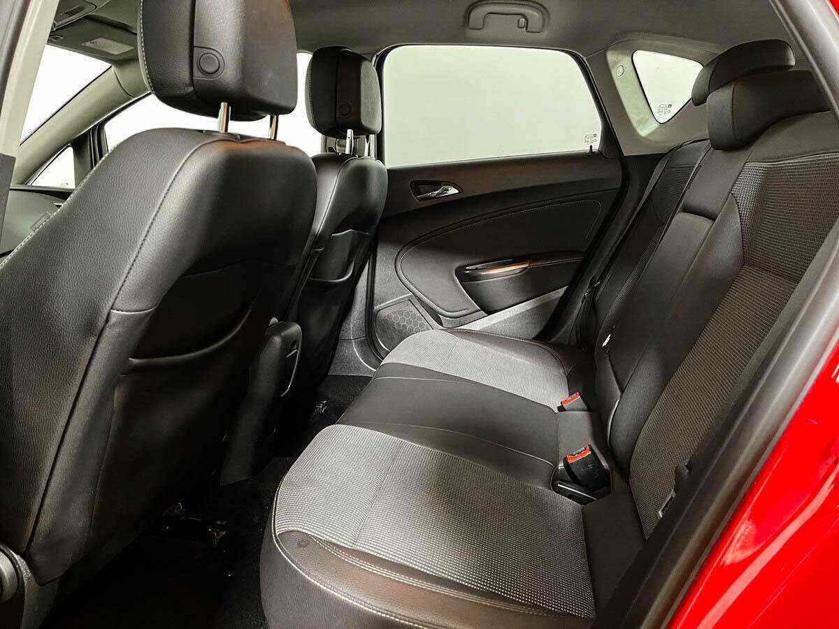 Б/У Опель Астра 2011 года. Фото: #7