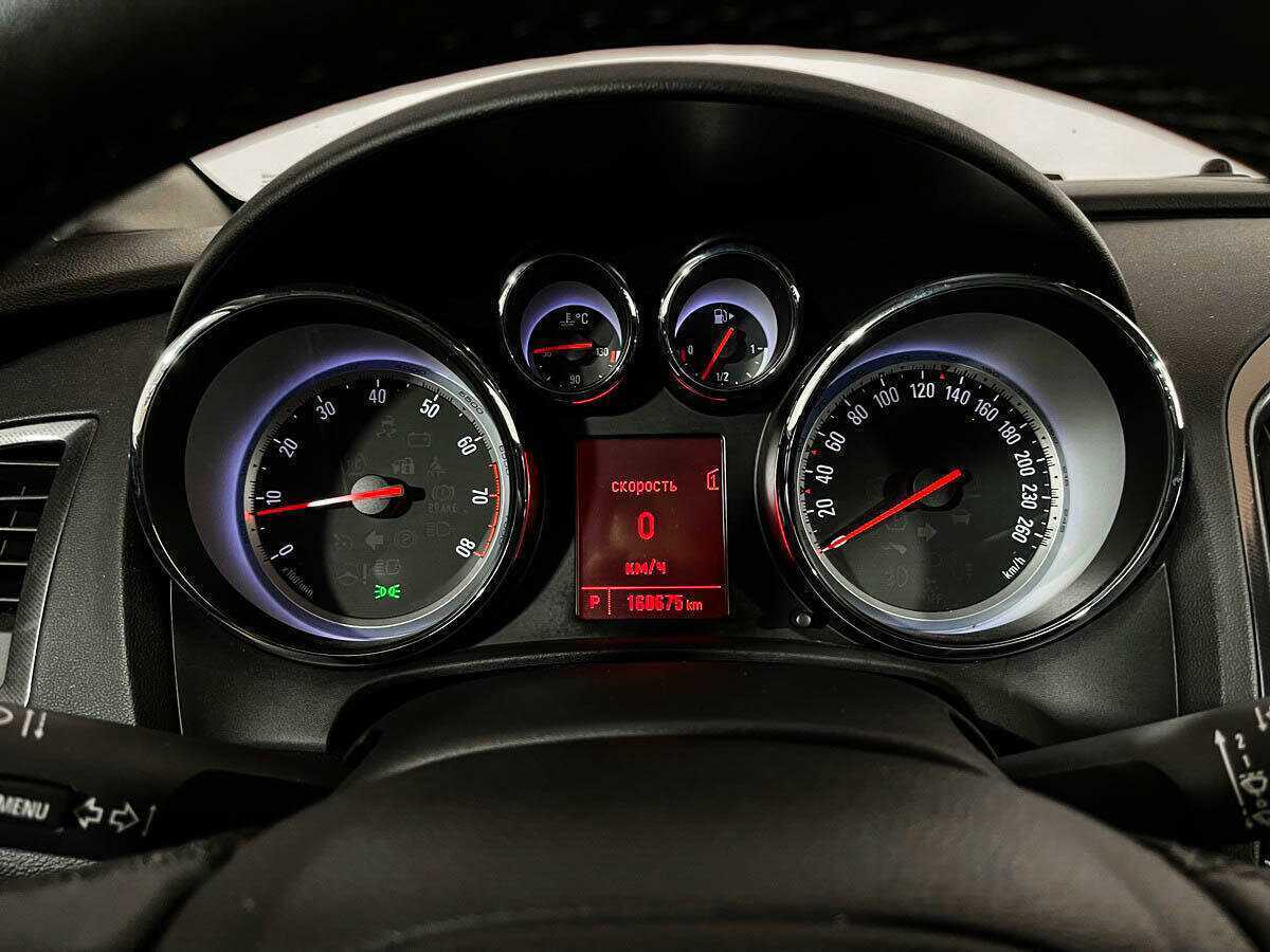 Б/У Опель Астра 2011 года. Фото: #8