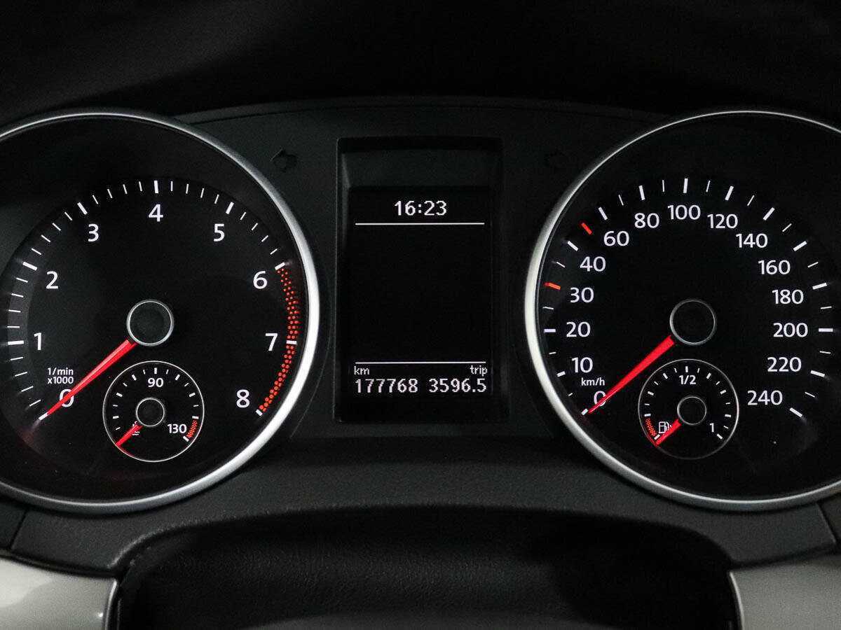 Б/У Фольксваген Гольф 2011 года. Фото: #9