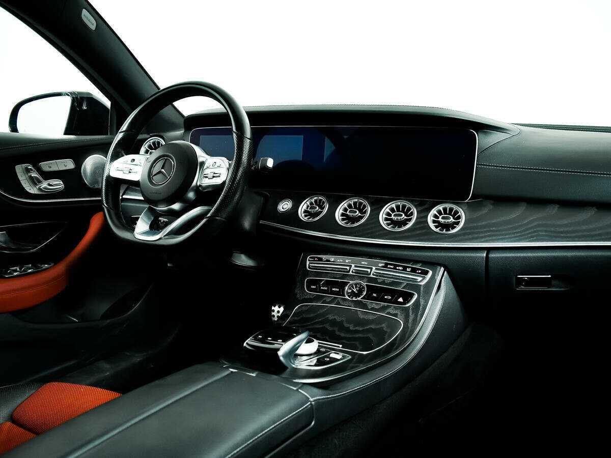 Б/У Мерседес-Бенц Е-Класс 2018 года. Фото: #6