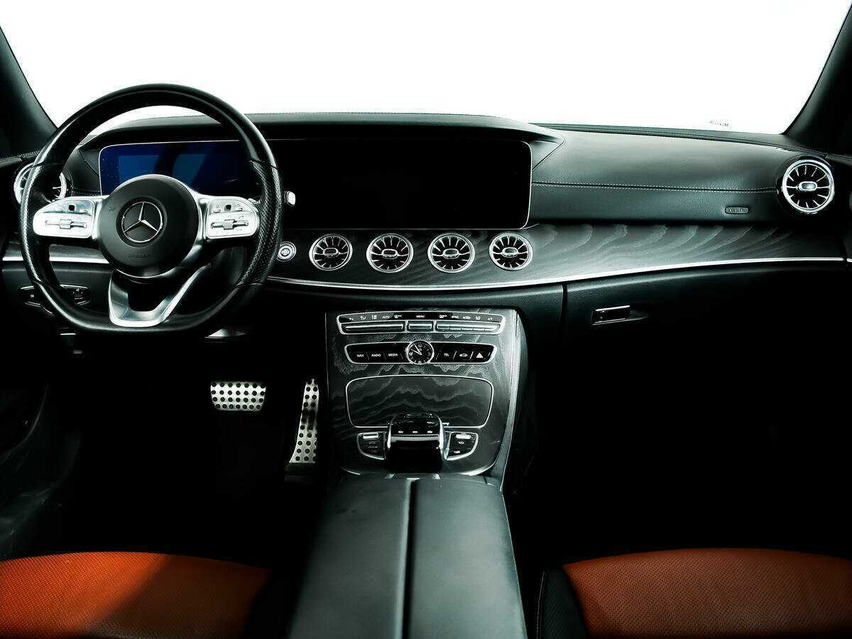 Б/У Мерседес-Бенц Е-Класс 2018 года. Фото: #8