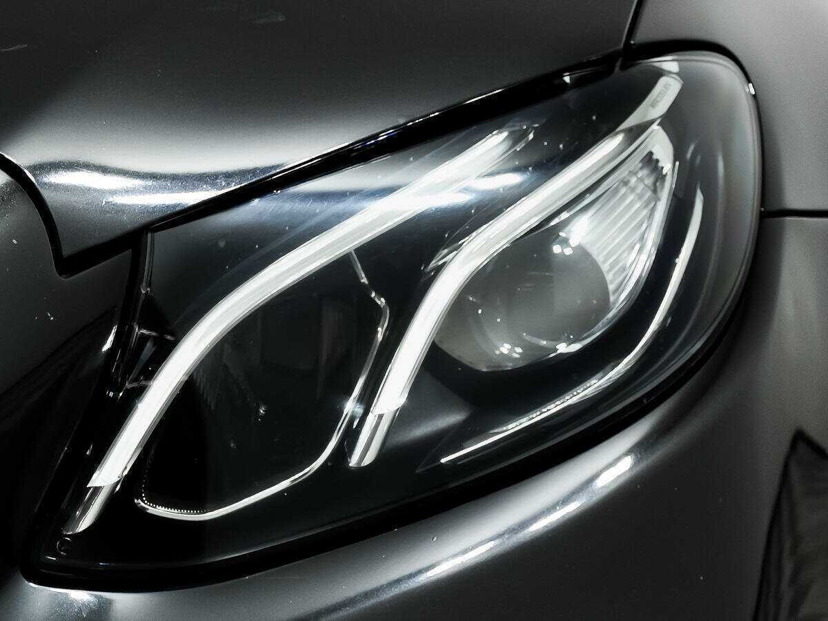 Б/У Мерседес-Бенц Е-Класс 2018 года. Фото: #12