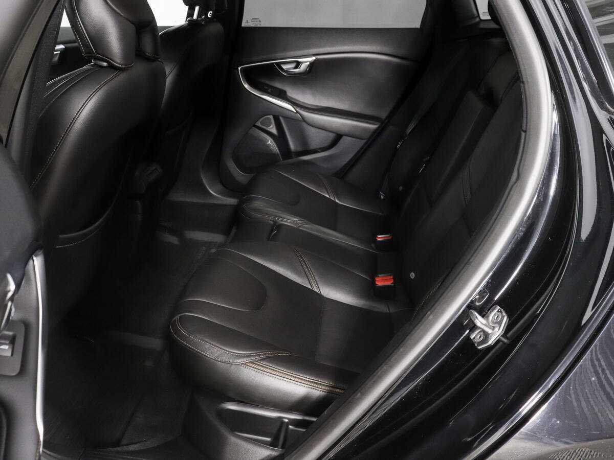 Б/У Вольво В40 Кросс Кантри 2017 года. Фото: #9