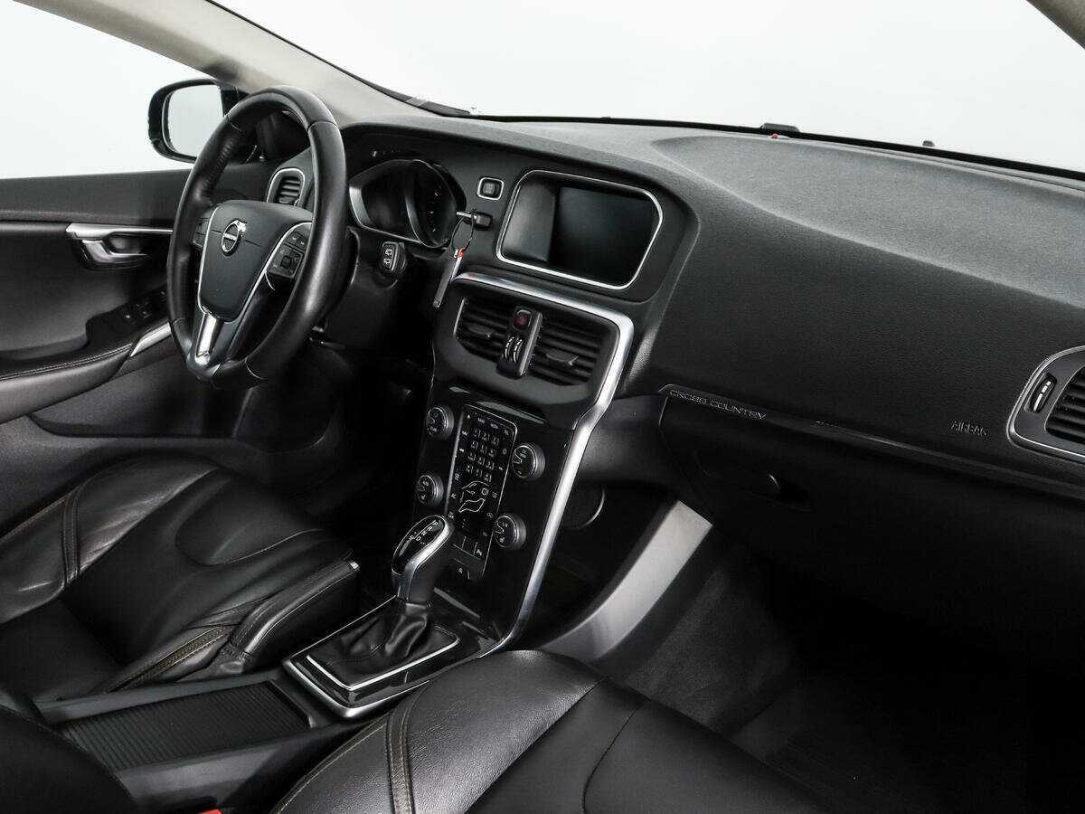 Б/У Вольво В40 Кросс Кантри 2017 года. Фото: #11