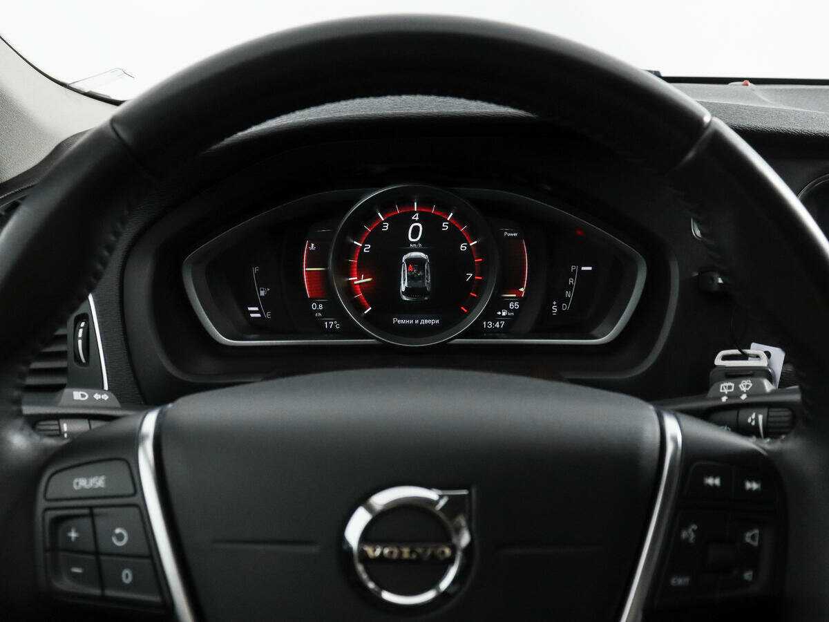 Б/У Вольво В40 Кросс Кантри 2017 года. Фото: #17