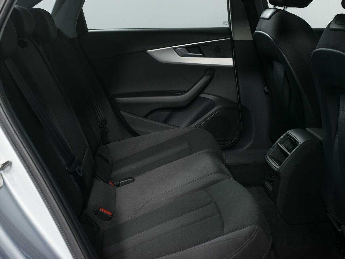 Б/У Ауди А4 2017 года. Фото: #10