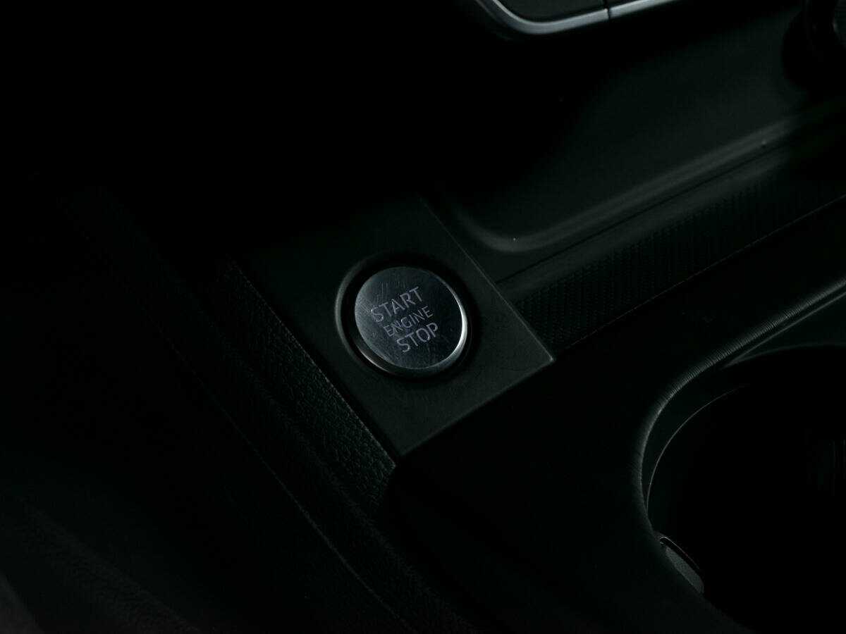 Б/У Ауди А4 2017 года. Фото: #13