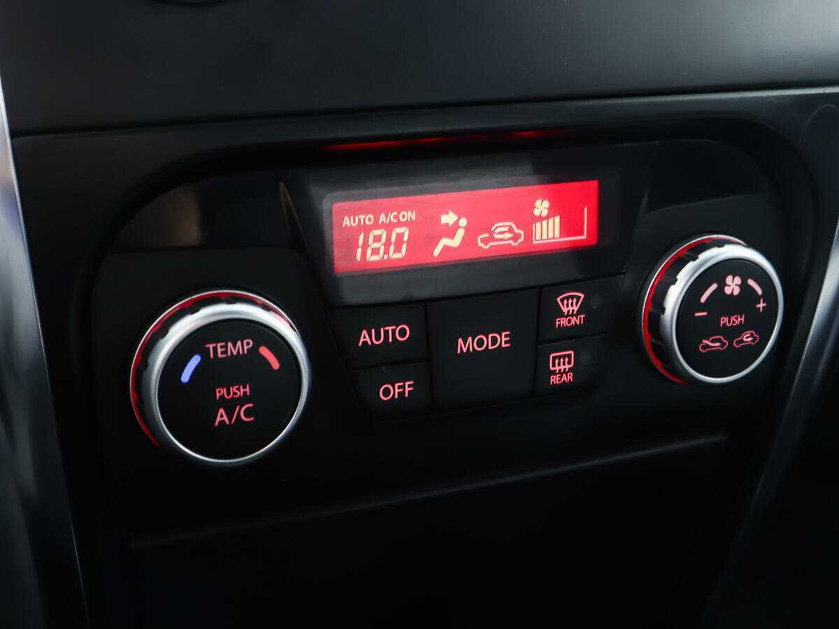 Б/У Сузуки С-Икс4 2010 года. Фото: #17