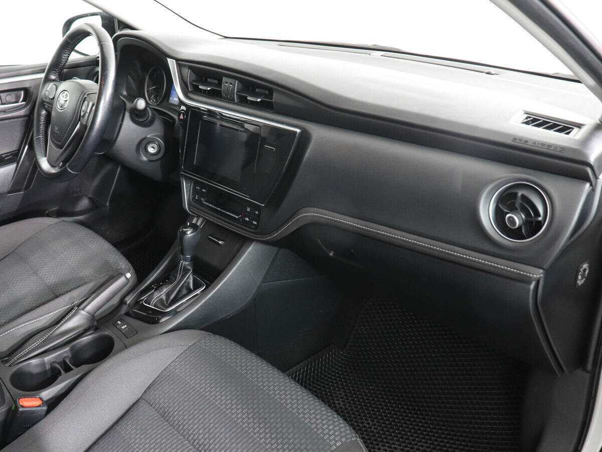 Б/У Тойота Королла 2018 года. Фото: #9