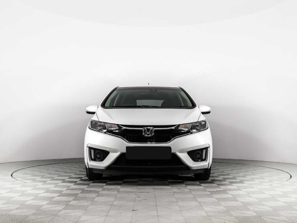 Б/У Хонда Фит 2015 года. Фото: #1