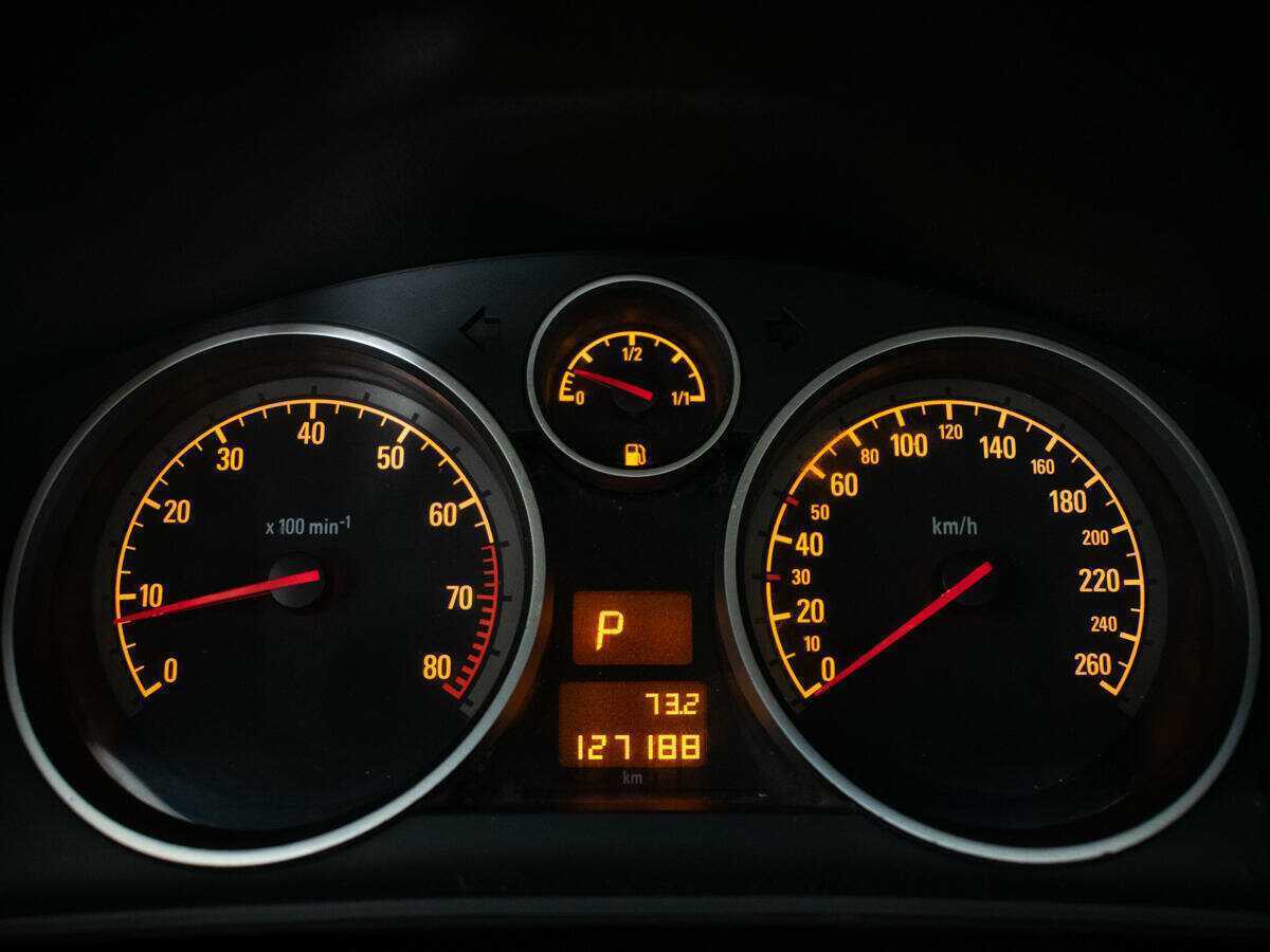 Б/У Опель Астра 2010 года. Фото: #11