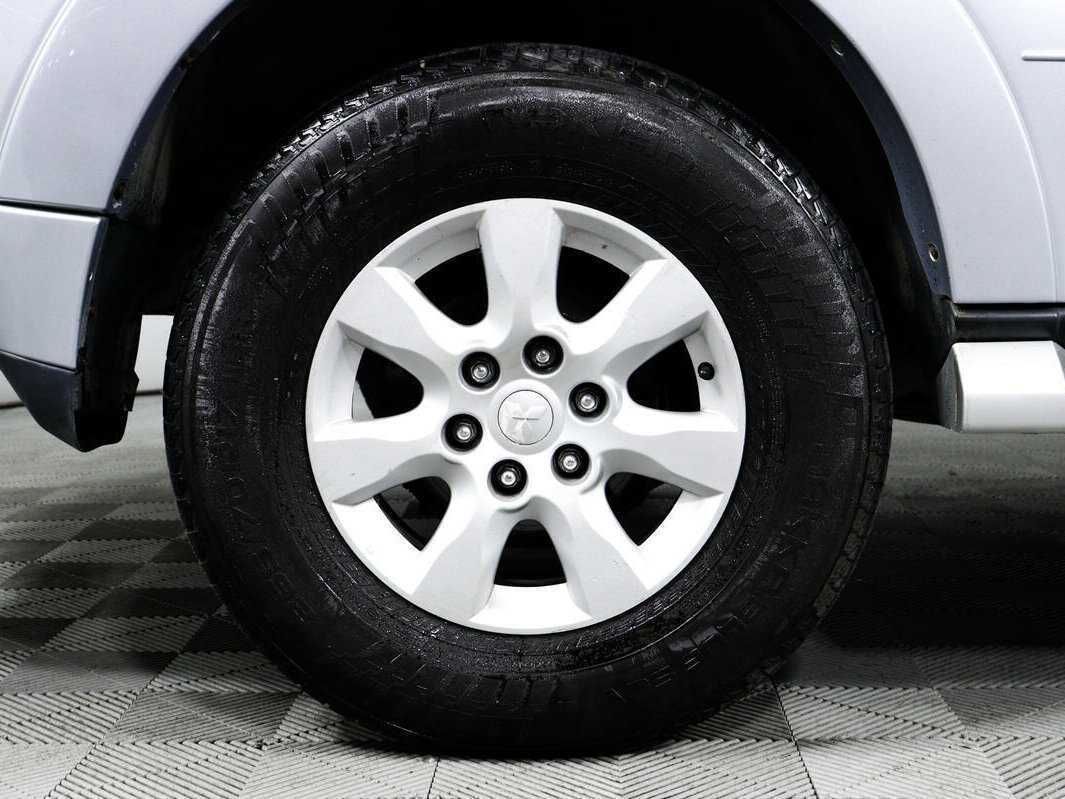 Б/У Митсубиши Паджеро 2011 года. Фото: #11