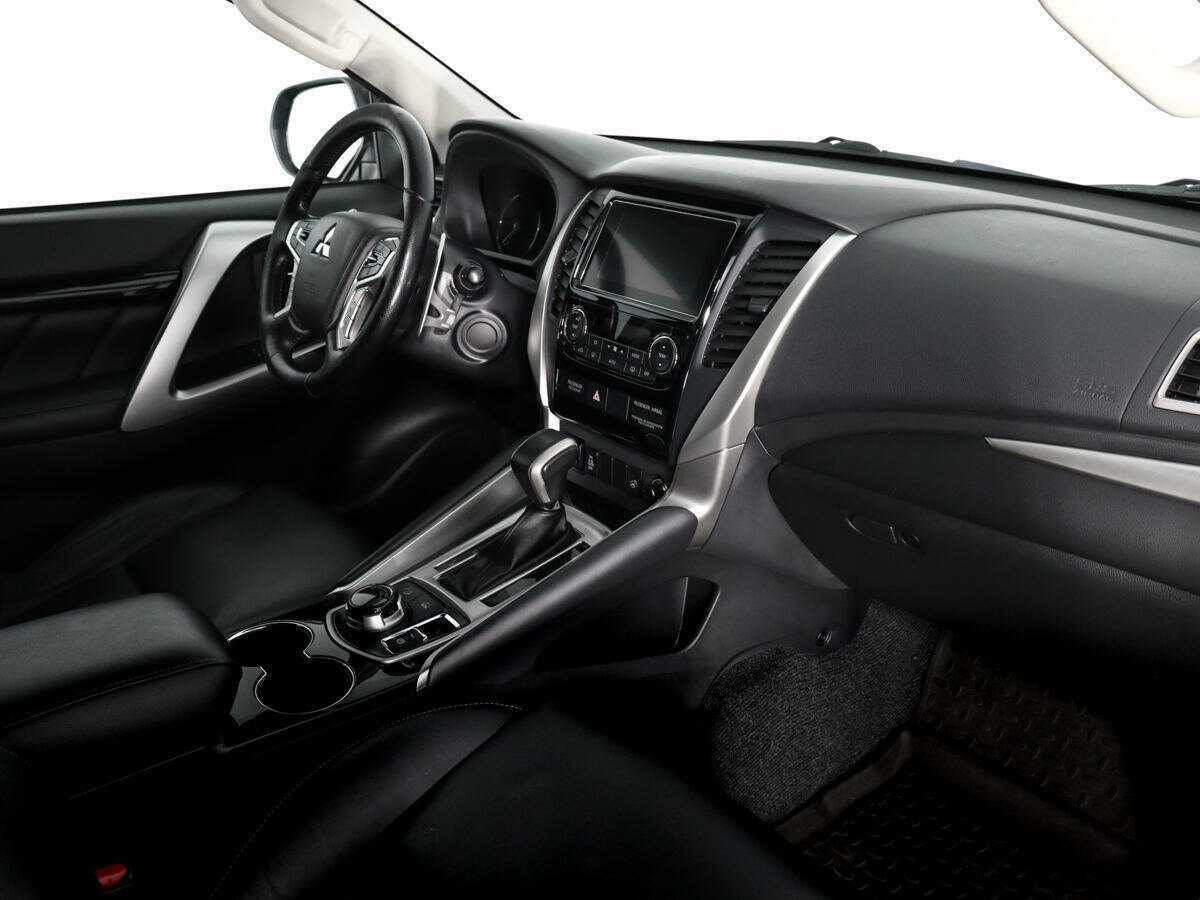 Б/У Митсубиши Паджеро Спорт 2019 года. Фото: #11