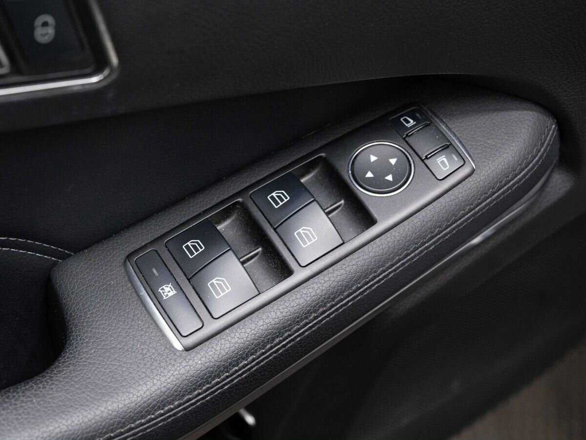 Б/У Мерседес-Бенц Е-Класс 2015 года. Фото: #19