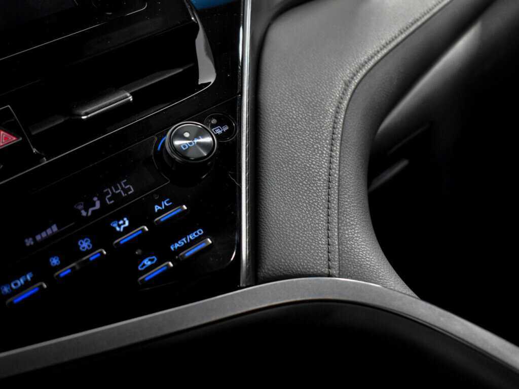 Б/У Тойота Камри 2021 года. Фото: #16