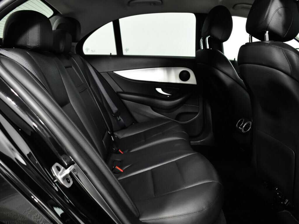 Б/У Мерседес-Бенц Е-Класс 2021 года. Фото: #9