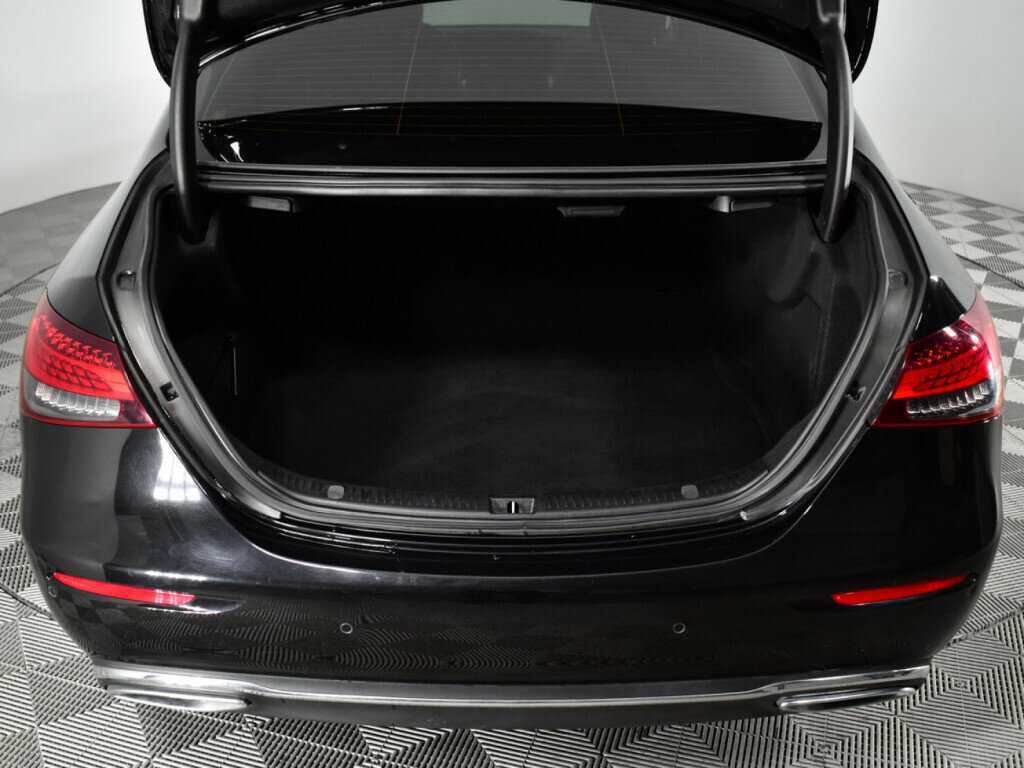 Б/У Мерседес-Бенц Е-Класс 2021 года. Фото: #17