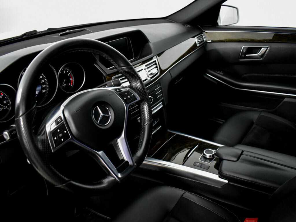 Б/У Мерседес-Бенц Е-Класс 2015 года. Фото: #8