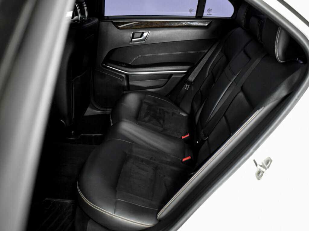 Б/У Мерседес-Бенц Е-Класс 2015 года. Фото: #11