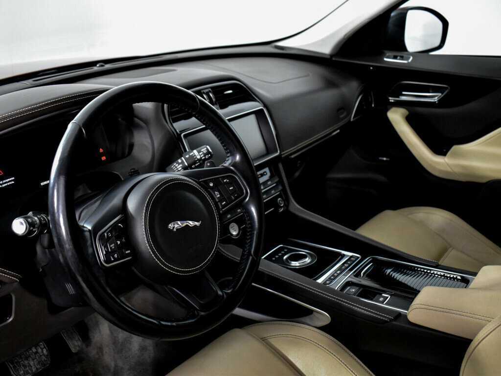 Б/У Ягуар Ф-Пэйс 2017 года. Фото: #9