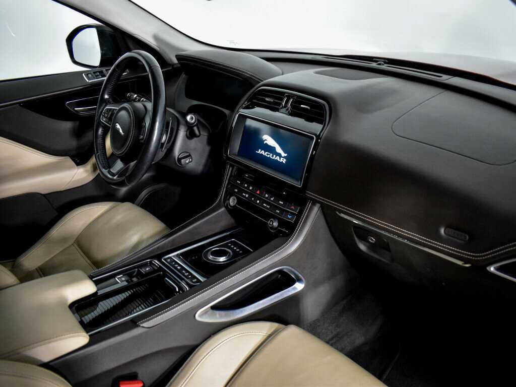 Б/У Ягуар Ф-Пэйс 2017 года. Фото: #11