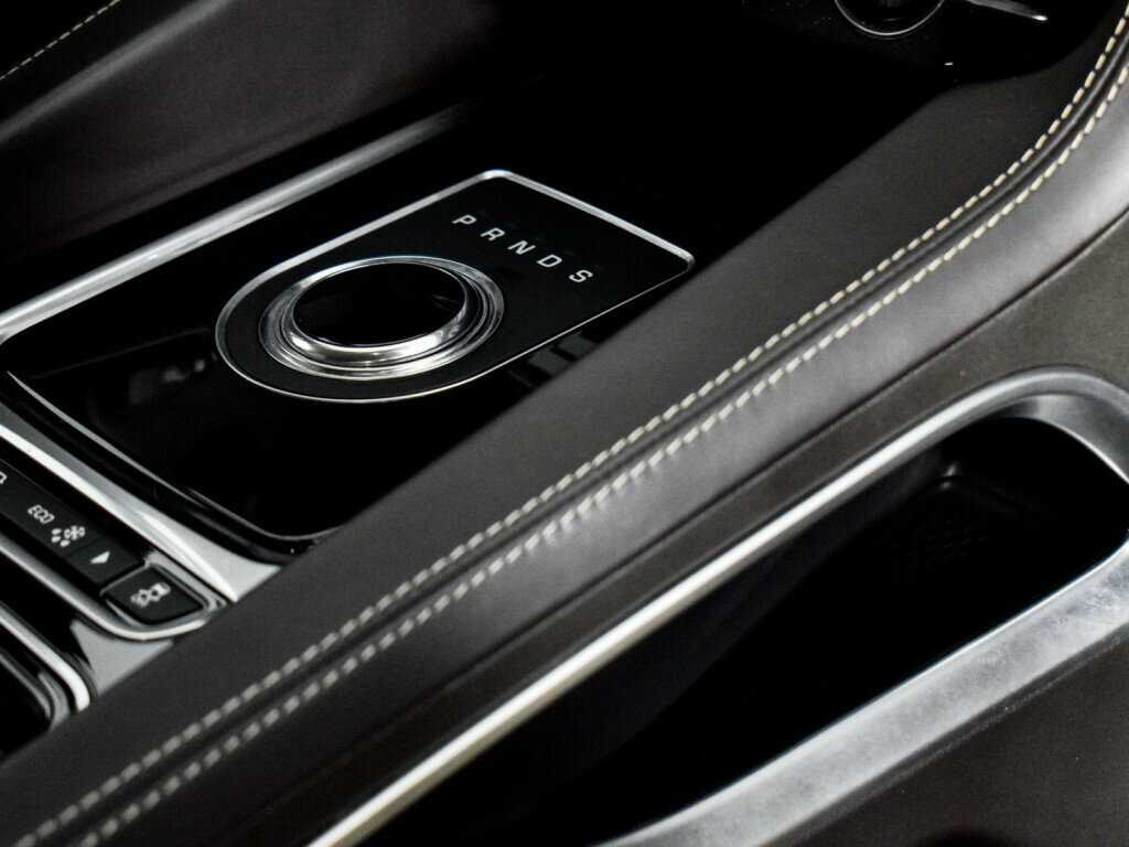 Б/У Ягуар Ф-Пэйс 2017 года. Фото: #12