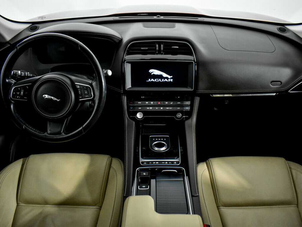 Б/У Ягуар Ф-Пэйс 2017 года. Фото: #13