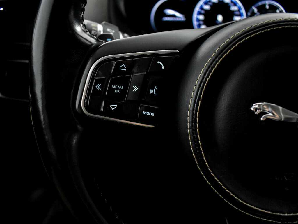 Б/У Ягуар Ф-Пэйс 2017 года. Фото: #16