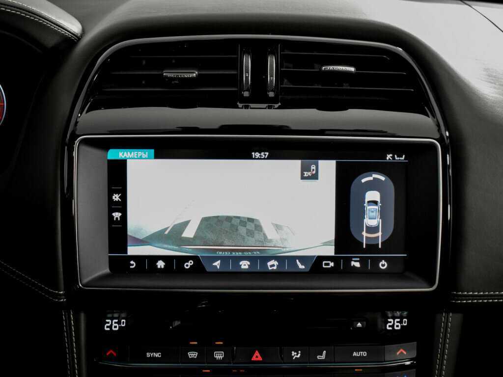 Б/У Ягуар Ф-Пэйс 2017 года. Фото: #20