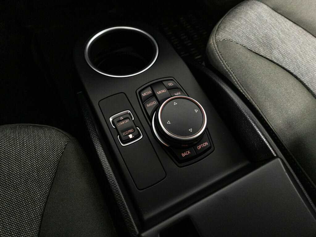 Б/У БМВ ай-3 2016 года. Фото: #17