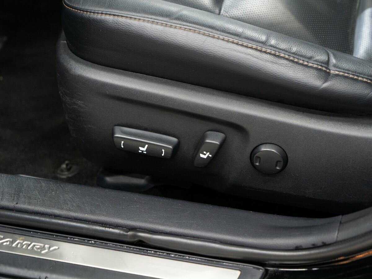 Б/У Тойота Камри 2017 года. Фото: #14