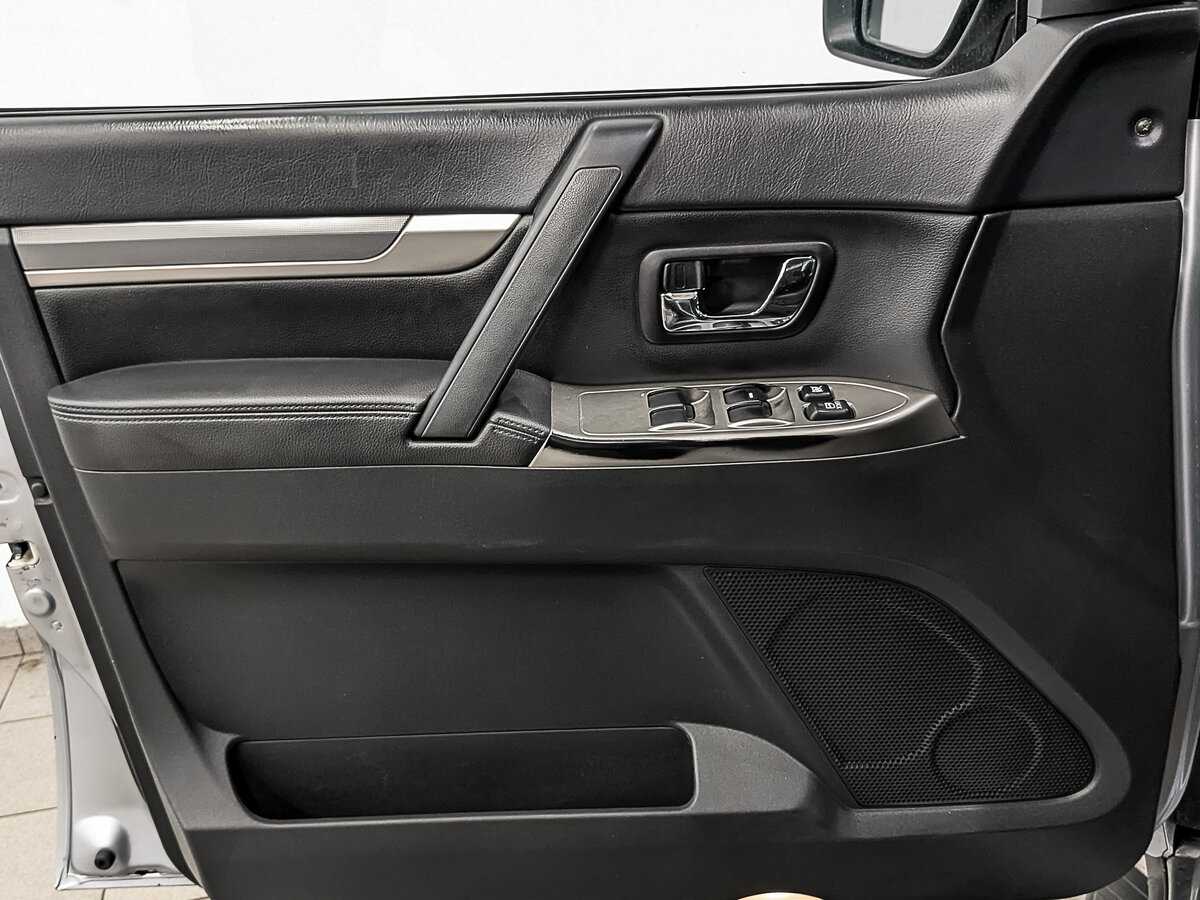 Б/У Митсубиши Паджеро 2014 года. Фото: #18