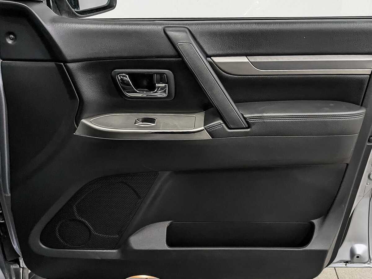 Б/У Митсубиши Паджеро 2014 года. Фото: #23