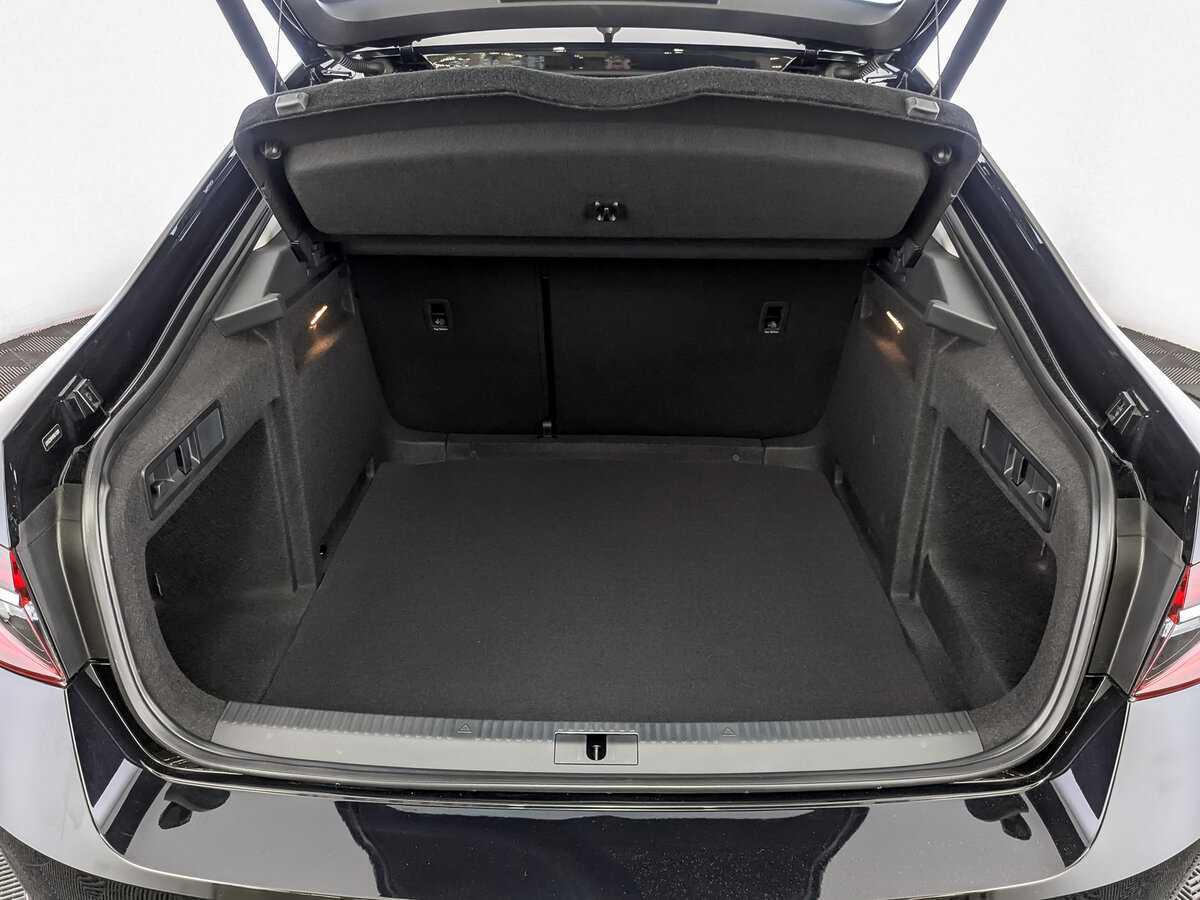 Б/У Шкода Суперб 2024 года. Фото: #8