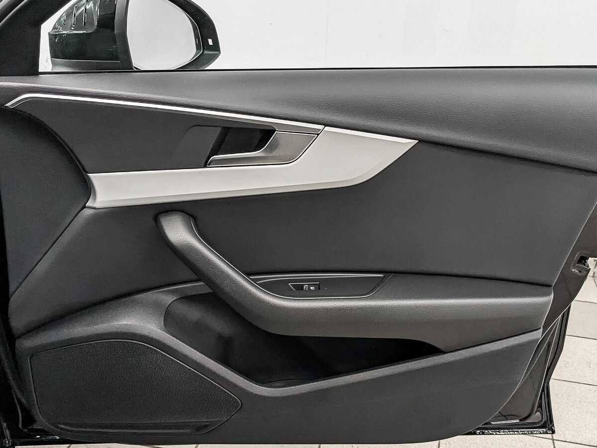 Б/У Ауди А4 2020 года. Фото: #24