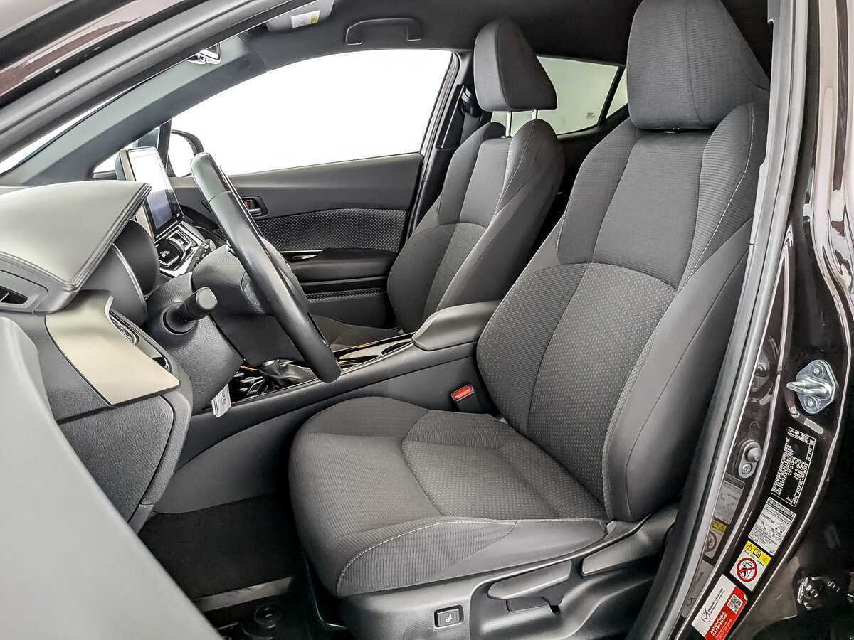 Б/У Тойота Ц-ШР 2019 года. Фото: #19