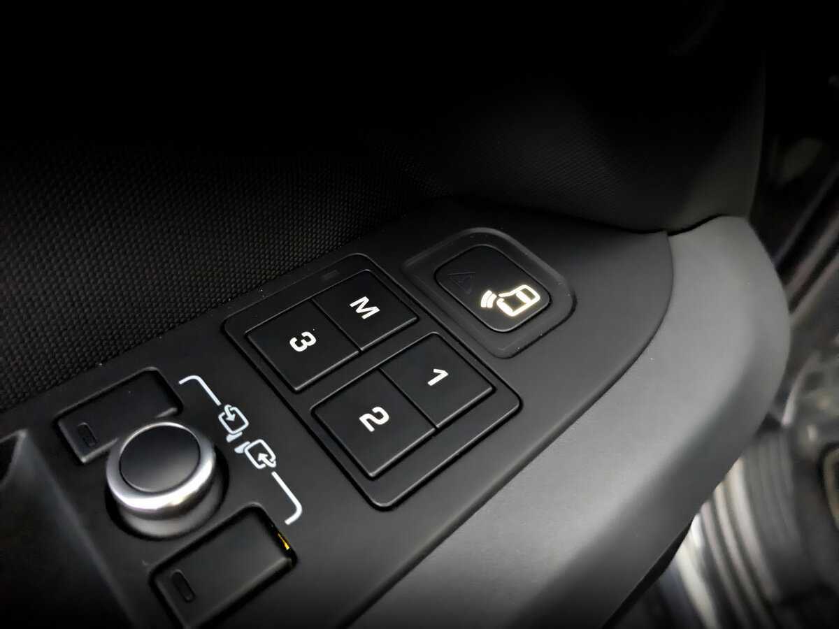 Б/У Лэнд Ровер Дефендер 2021 года. Фото: #21