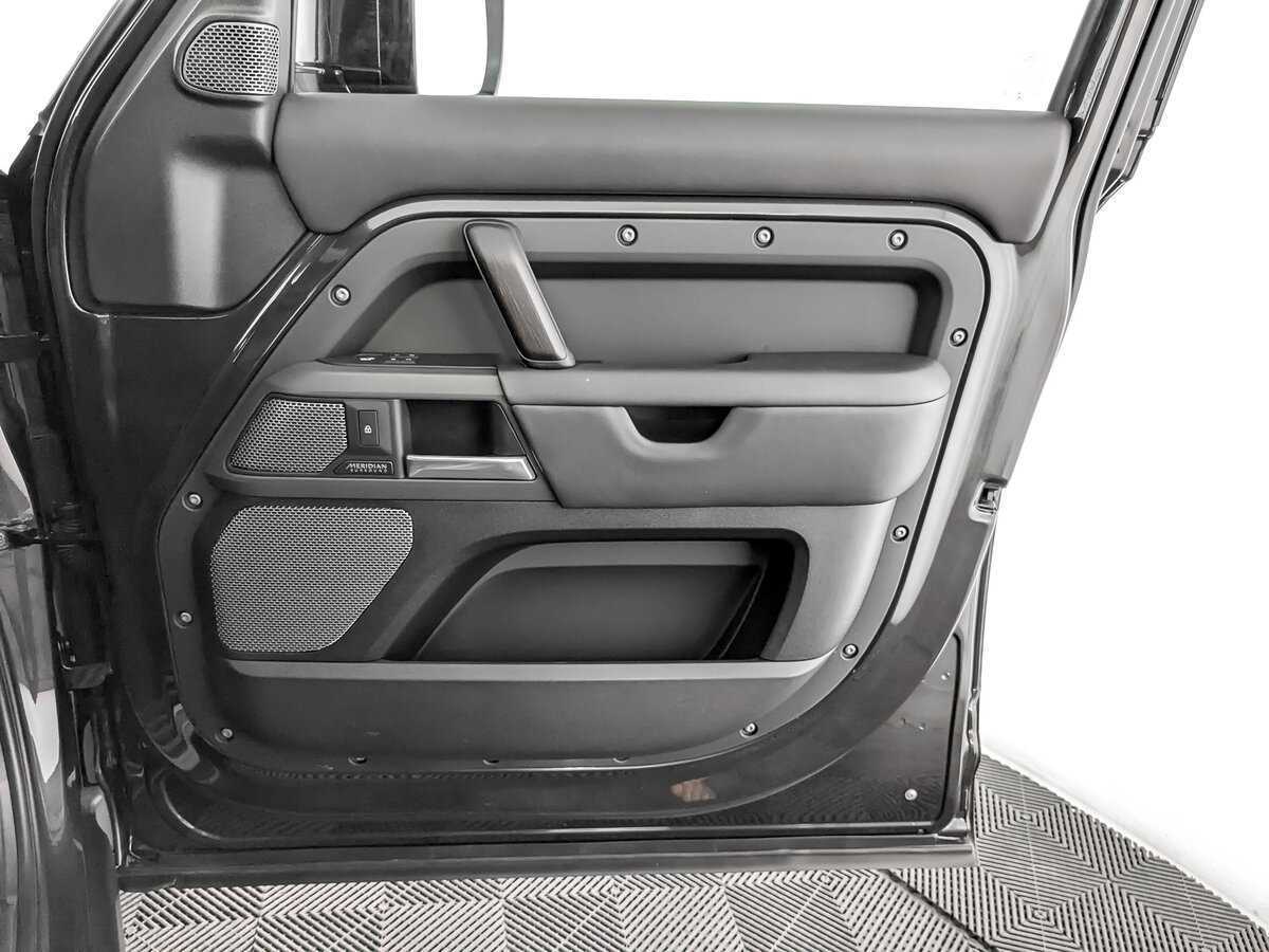 Б/У Лэнд Ровер Дефендер 2021 года. Фото: #25