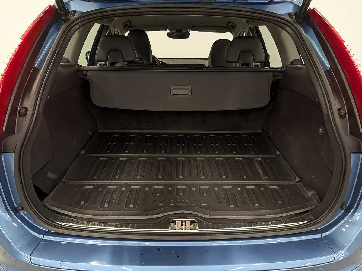 Б/У Вольво ИксЦ60 2015 года. Фото: #9